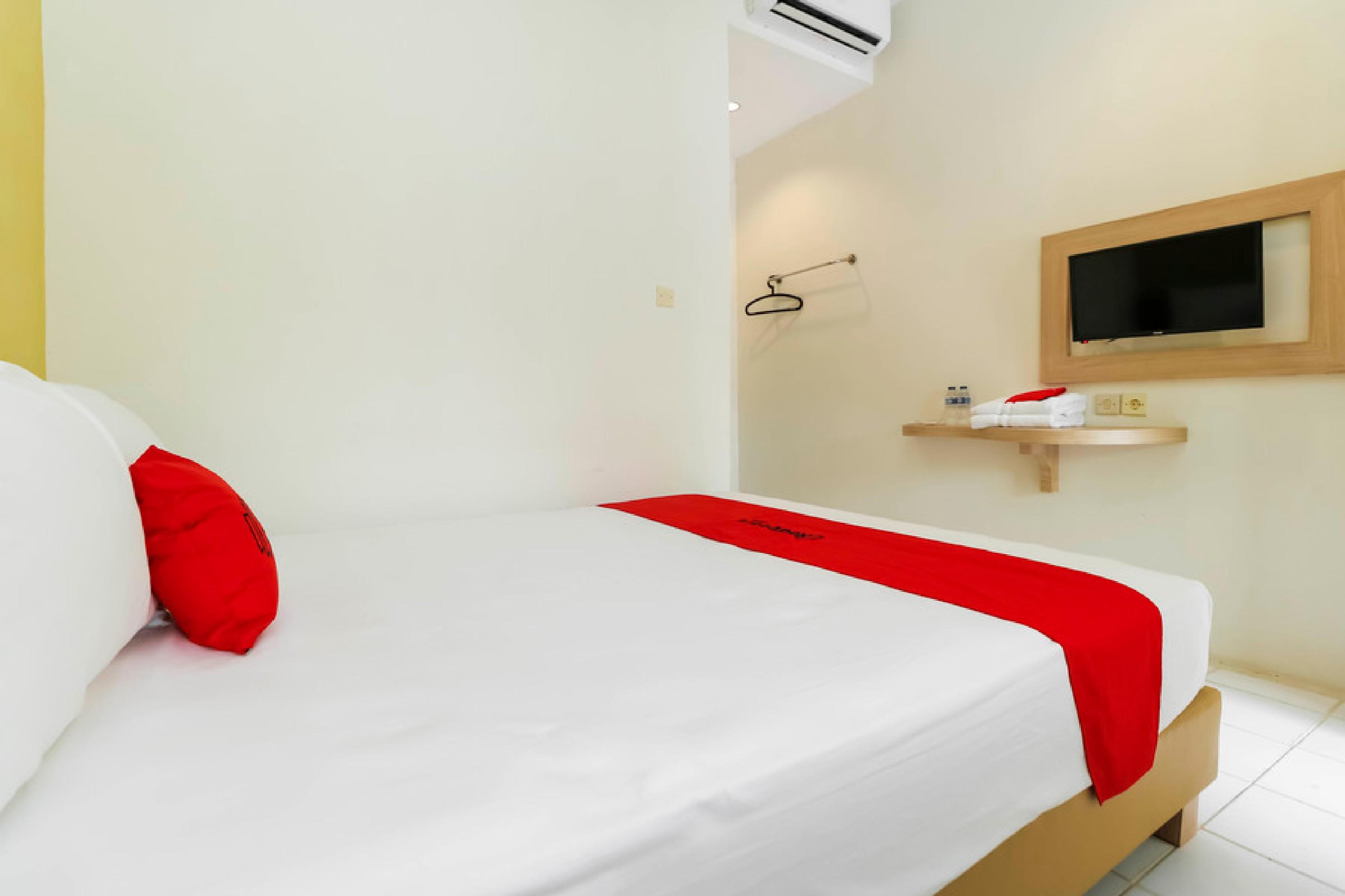 RedDoorz Plus @ Slamet Riyadi Solo Exterior foto