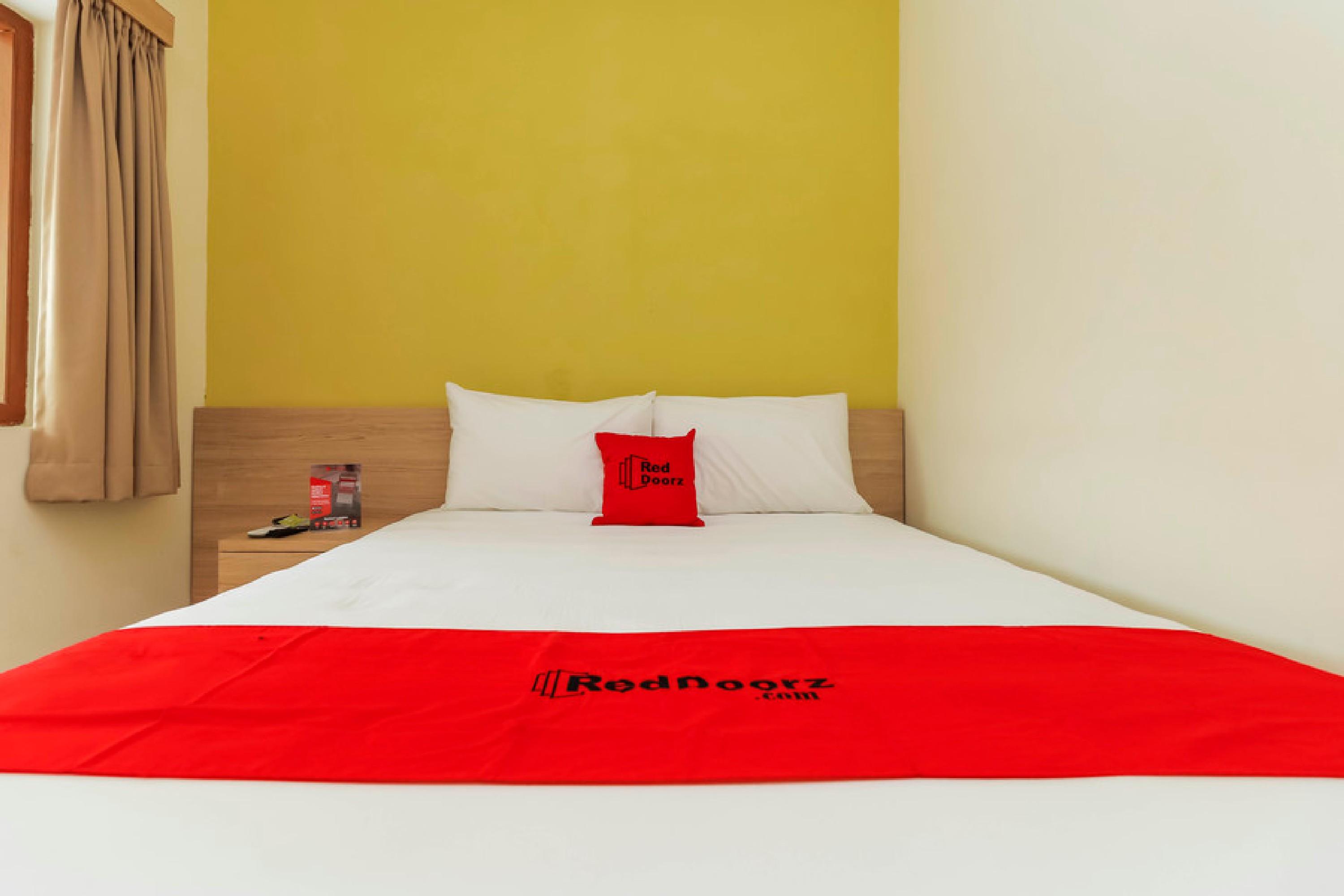 RedDoorz Plus @ Slamet Riyadi Solo Exterior foto