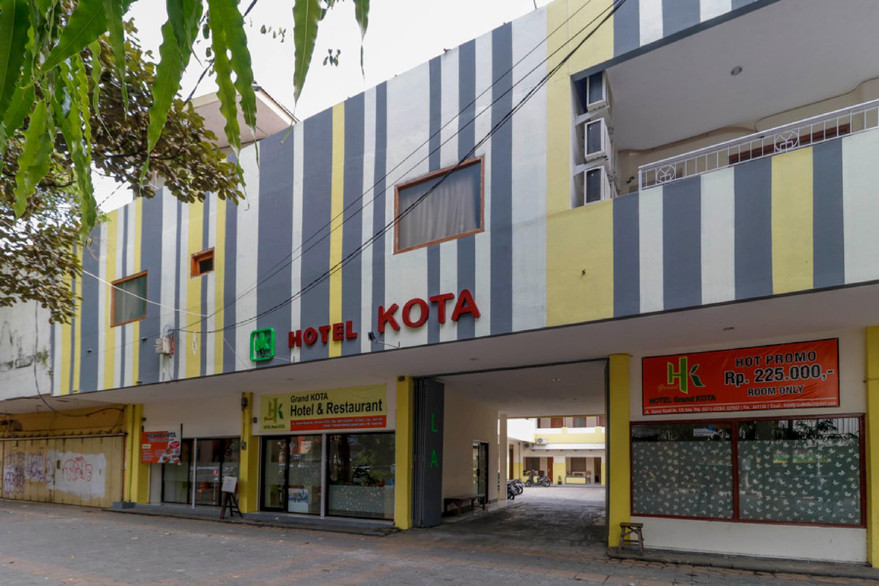 RedDoorz Plus @ Slamet Riyadi Solo Exterior foto